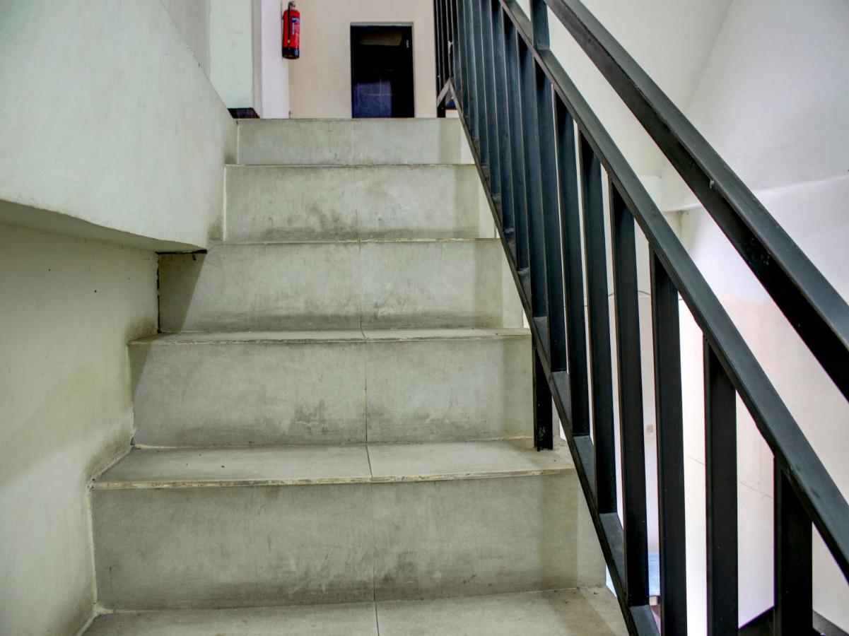Oyo 90162 Remboelan Guest House Sungai Lutus Εξωτερικό φωτογραφία