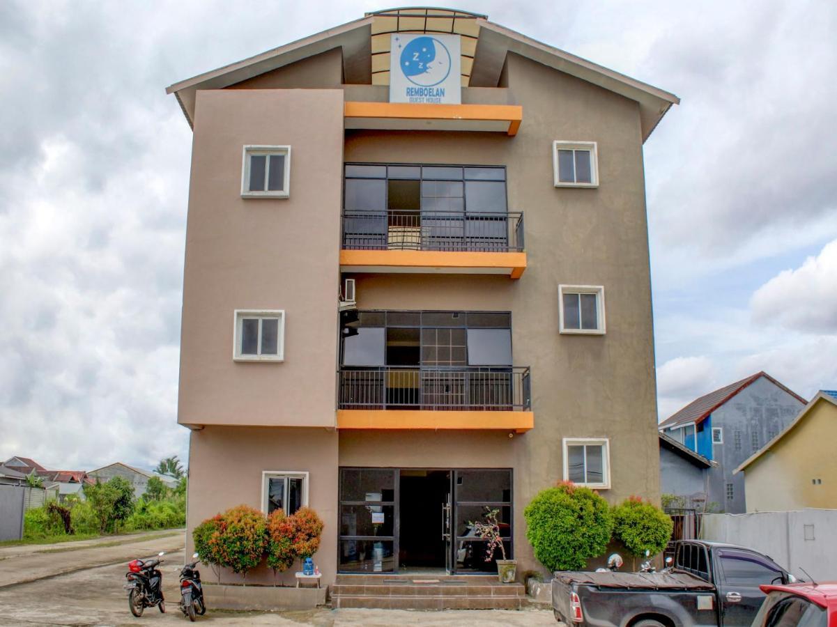Oyo 90162 Remboelan Guest House Sungai Lutus Εξωτερικό φωτογραφία